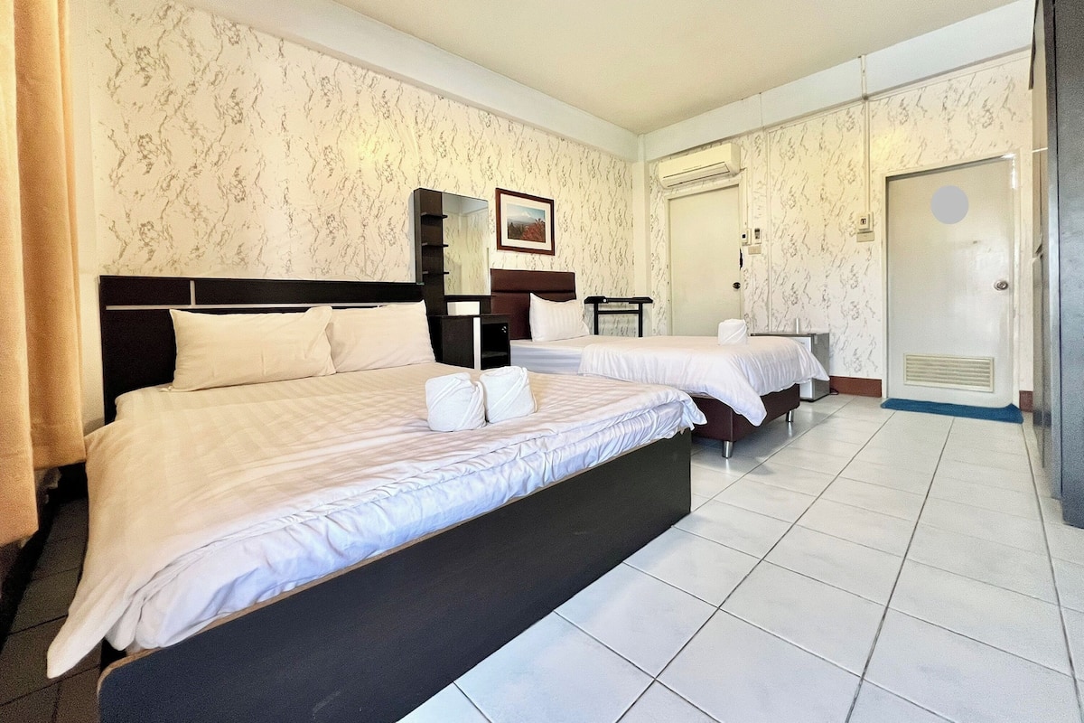 Triple Room | Free WiFi, bed sheets