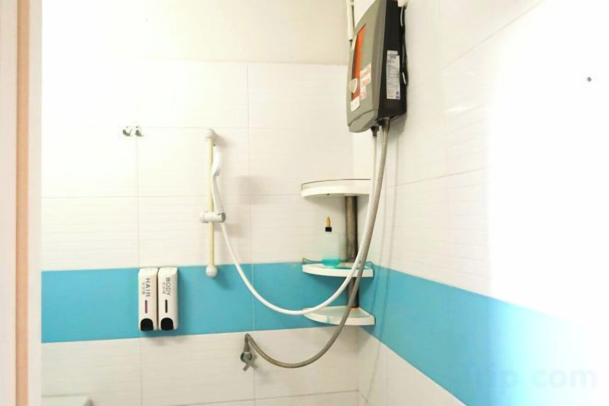 Bathroom | Shower, free toiletries, bidet, towels