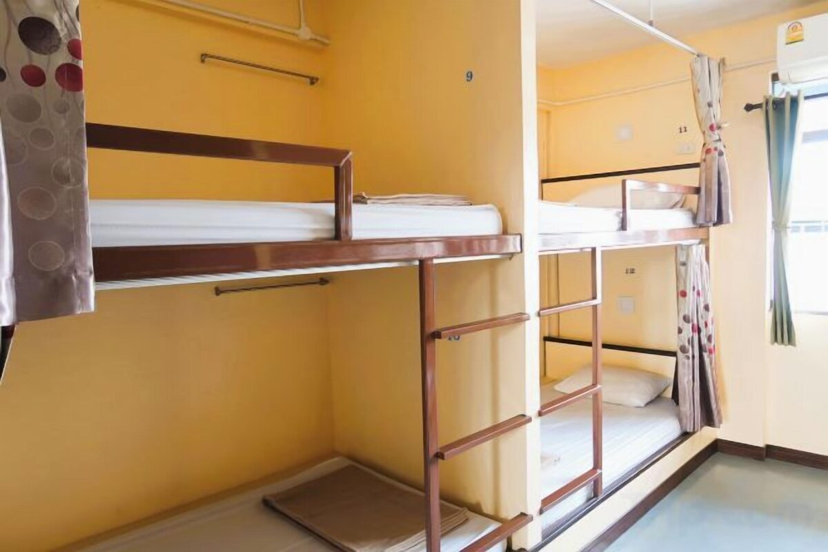 WiFi (free), bed sheets