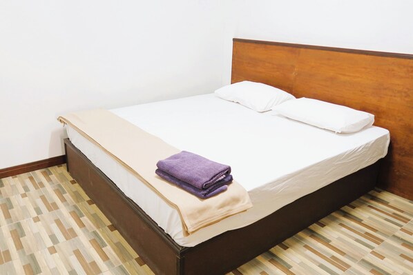 Habitación doble, baño compartido | Wifi gratis y ropa de cama