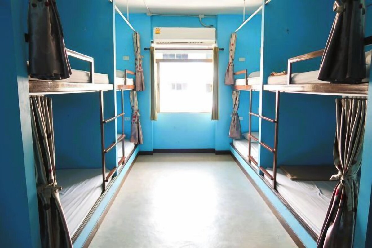 WiFi (free), bed sheets