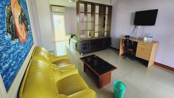 Standard Room | Living area | Flat-screen TV