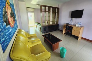 Standard Room | Living area | Flat-screen TV