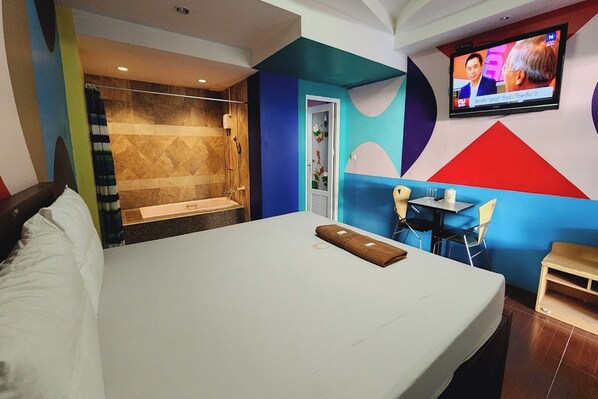 华丽客房 | 办公桌、免费 WiFi、床单