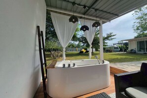 Suíte | Banheiro | Produtos de toalete grátis, chinelos, toalhas de banho