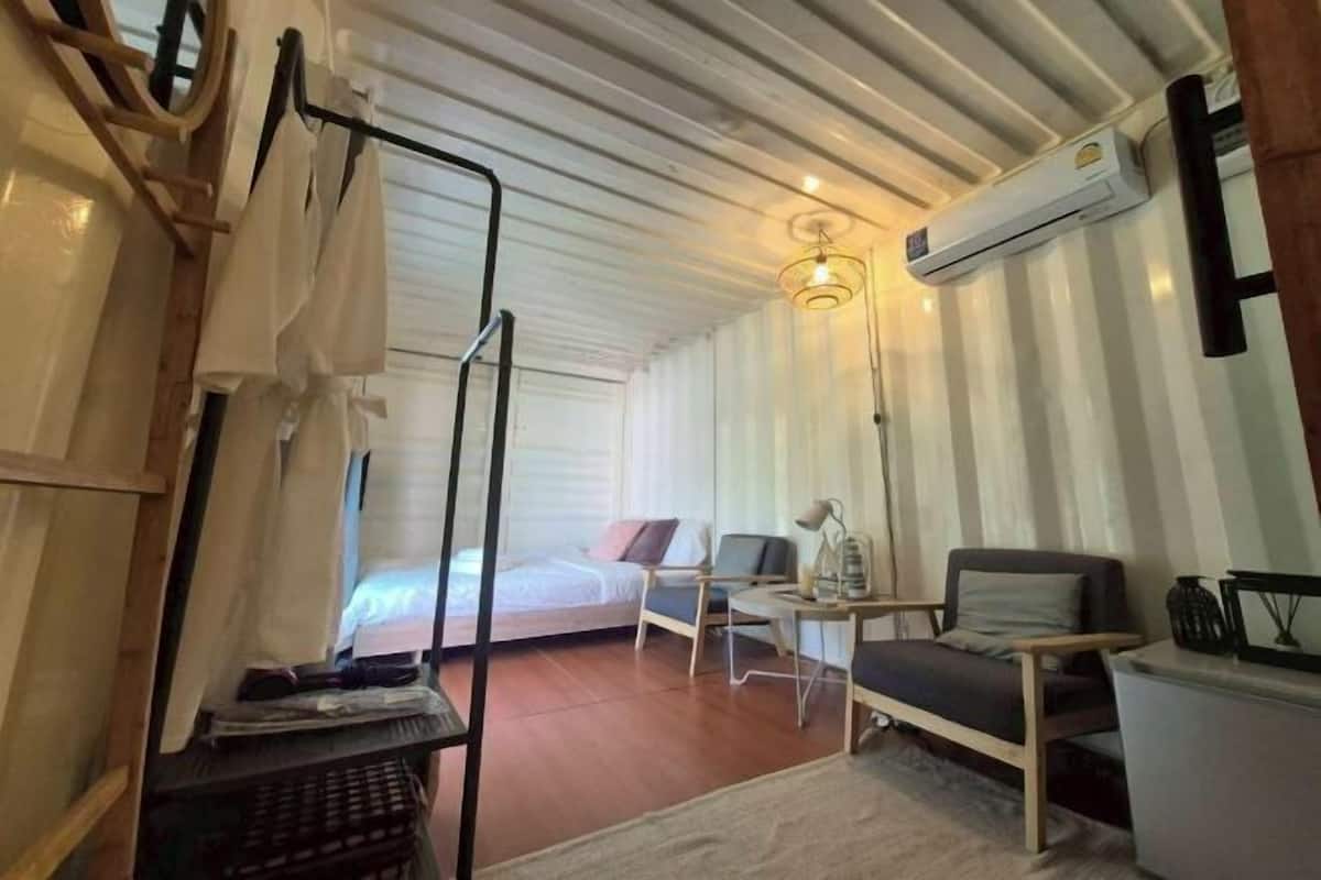 1 bedroom, desk, free WiFi, bed sheets