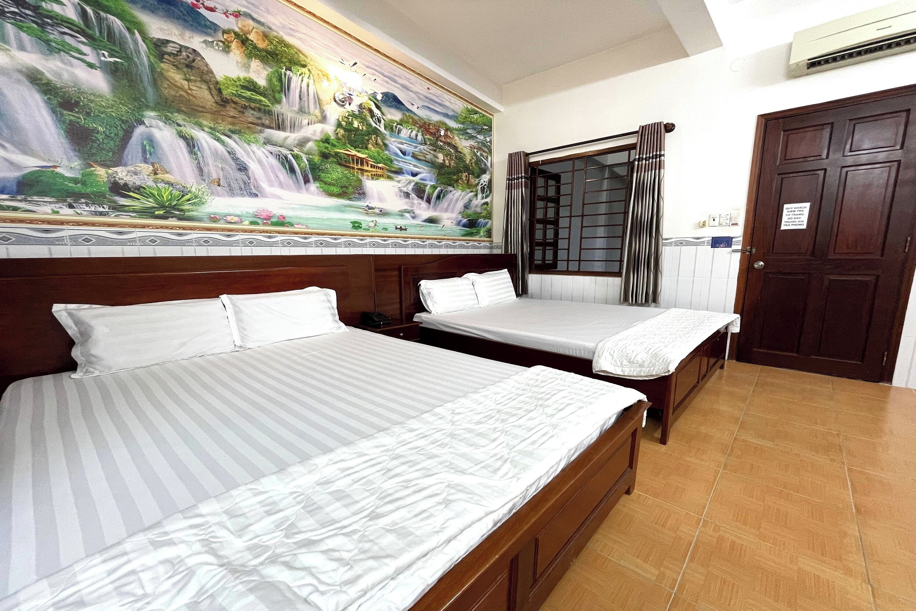 Superior Room | Minibar, desk, iron/ironing board, free WiFi