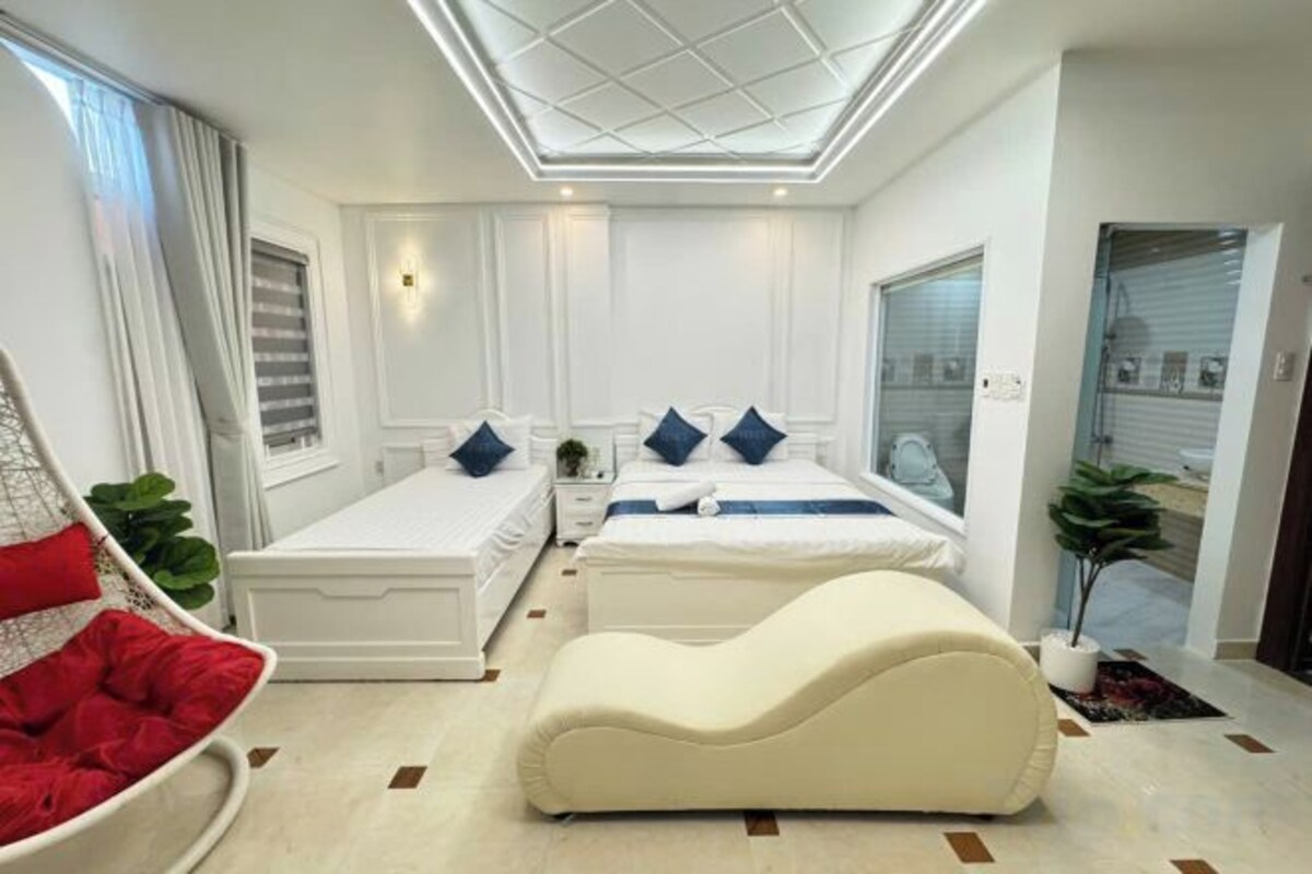 Minibar, escritorio, wifi gratis y ropa de cama