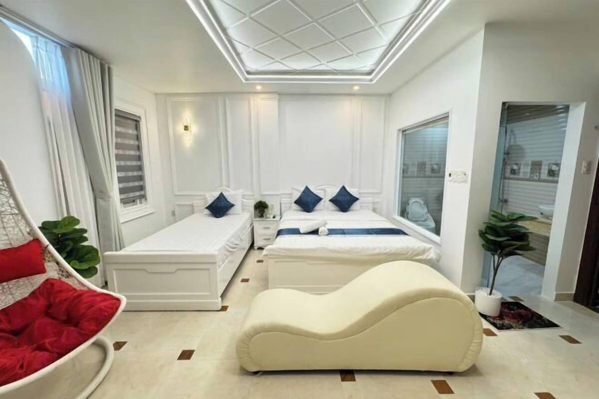Minibar, escritorio, wifi gratis y ropa de cama