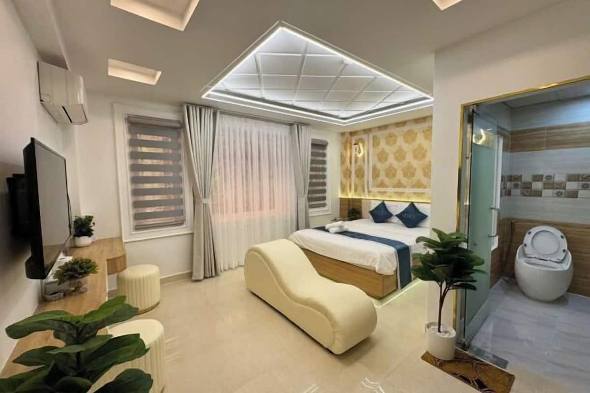 Minibar, escritorio, wifi gratis y ropa de cama