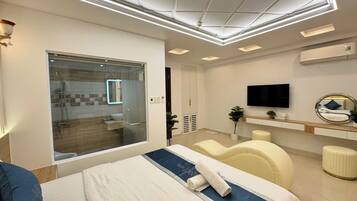 Quarto luxo | Frigobar, escrivaninha, Wi-Fi de cortesia, roupa de cama