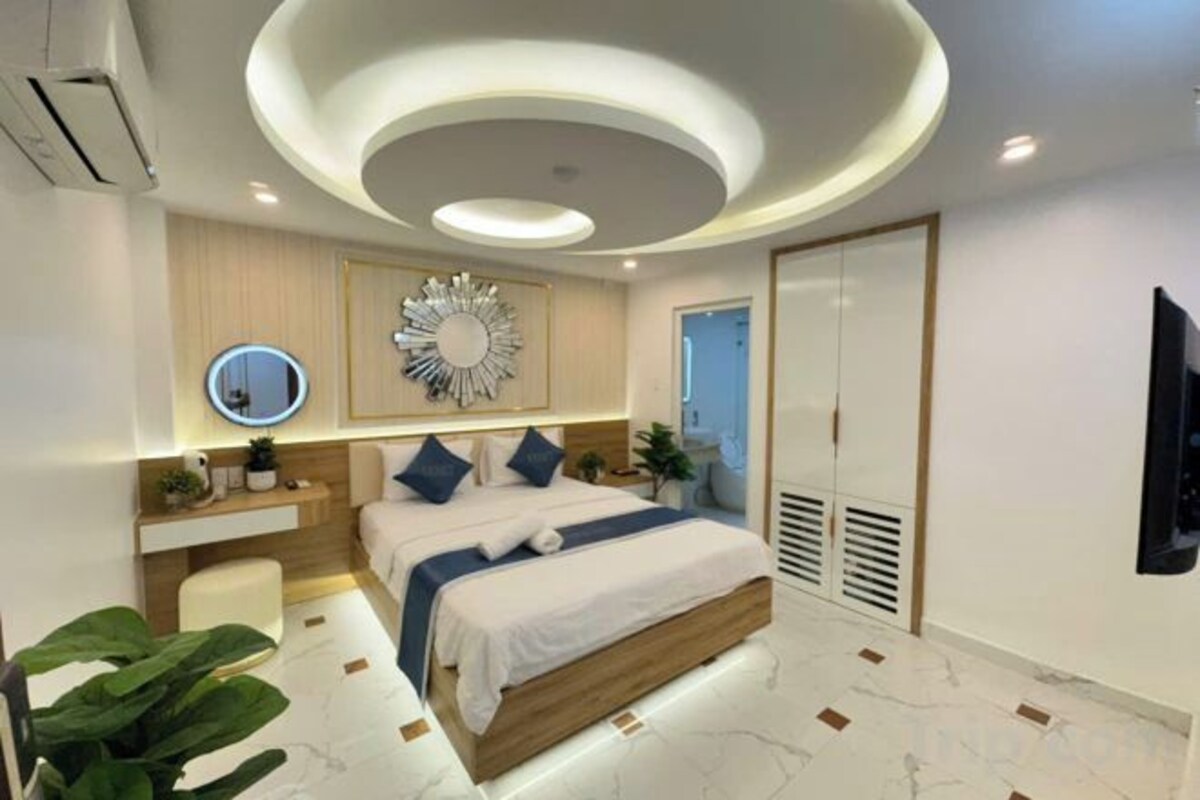 Minibar, escritorio, wifi gratis y ropa de cama