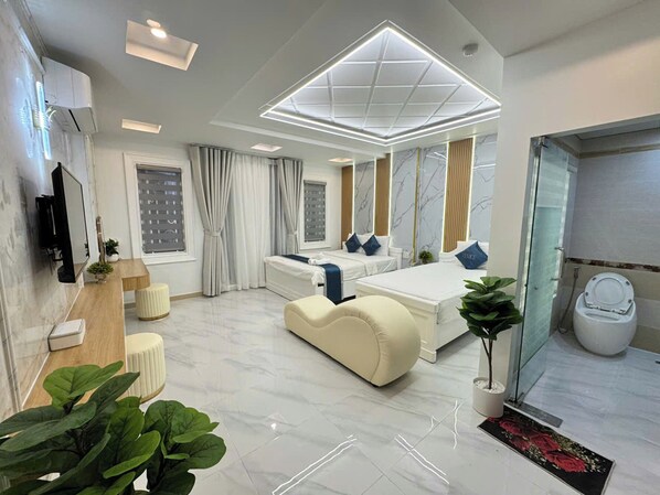 Executive driepersoonskamer | Een minibar, een bureau, gratis wifi, beddengoed