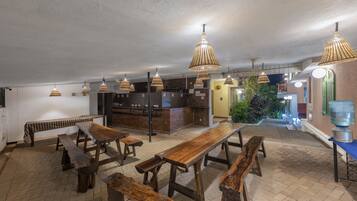 อาหารเช้าแบบบุฟเฟ่ต์ทุกวัน (INR 1000 ต่อคน)