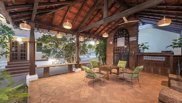 ฝ่ายต้อนรับ