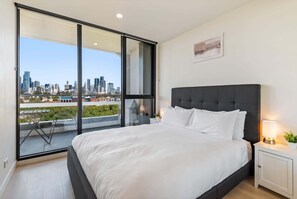 2 bedrooms, iron/ironing board, WiFi, bed sheets - City Views & Inner-North Cool at Your Door (North Melbourne)