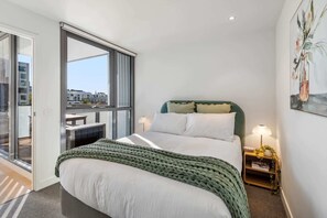 2 bedrooms, iron/ironing board, WiFi, bed sheets - Collingwood Cool | 2-Bed, Balcony, Gym, Rooftop (Collingwood)