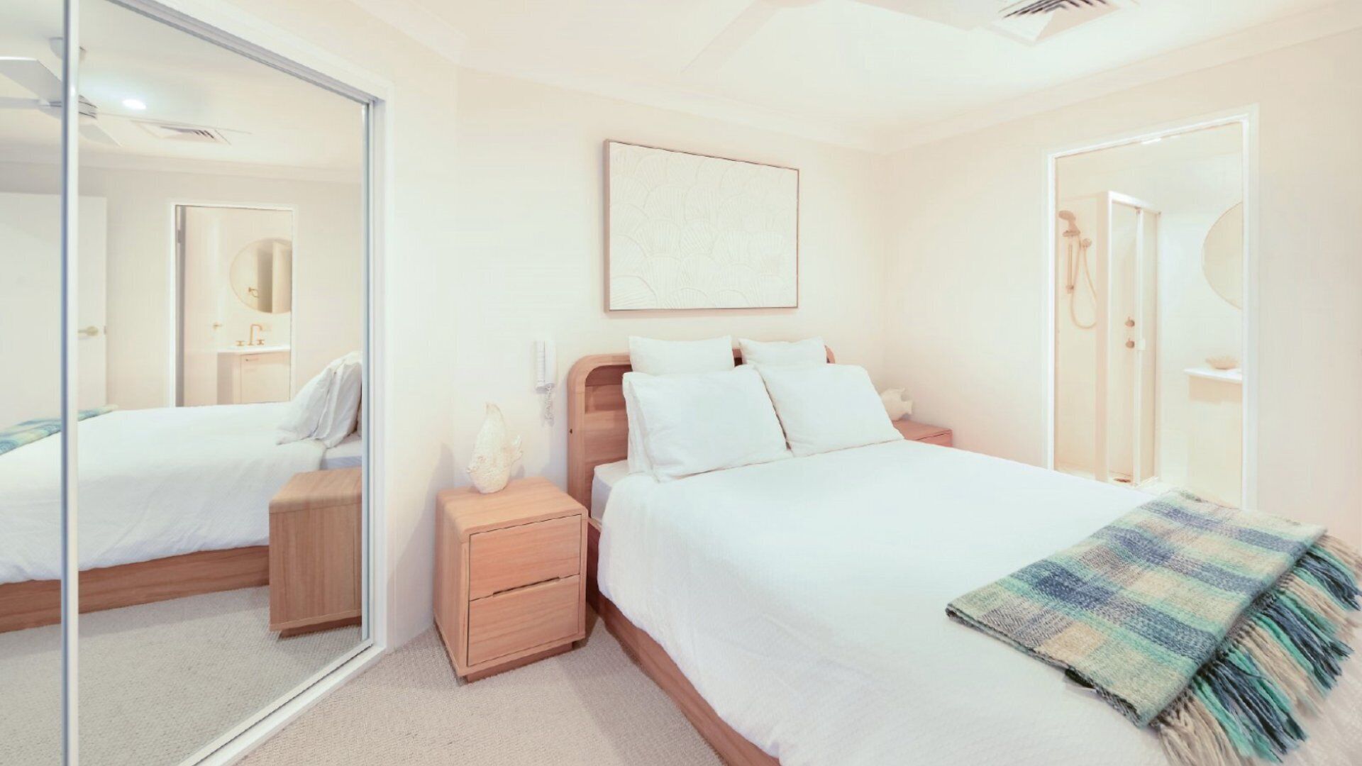 3 bedrooms, iron/ironing board, Internet, bed sheets