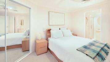 3 bedrooms, iron/ironing board, Internet, bed sheets
