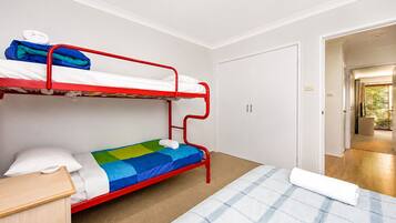 Comfort House, Multiple Beds, Non Smoking | 3 bedrooms, laptop workspace, iron/ironing board, bed sheets