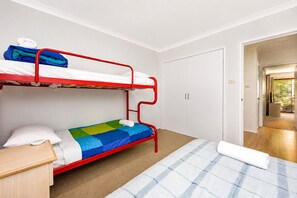 3 habitaciones y espacio para trabajar con laptop 
