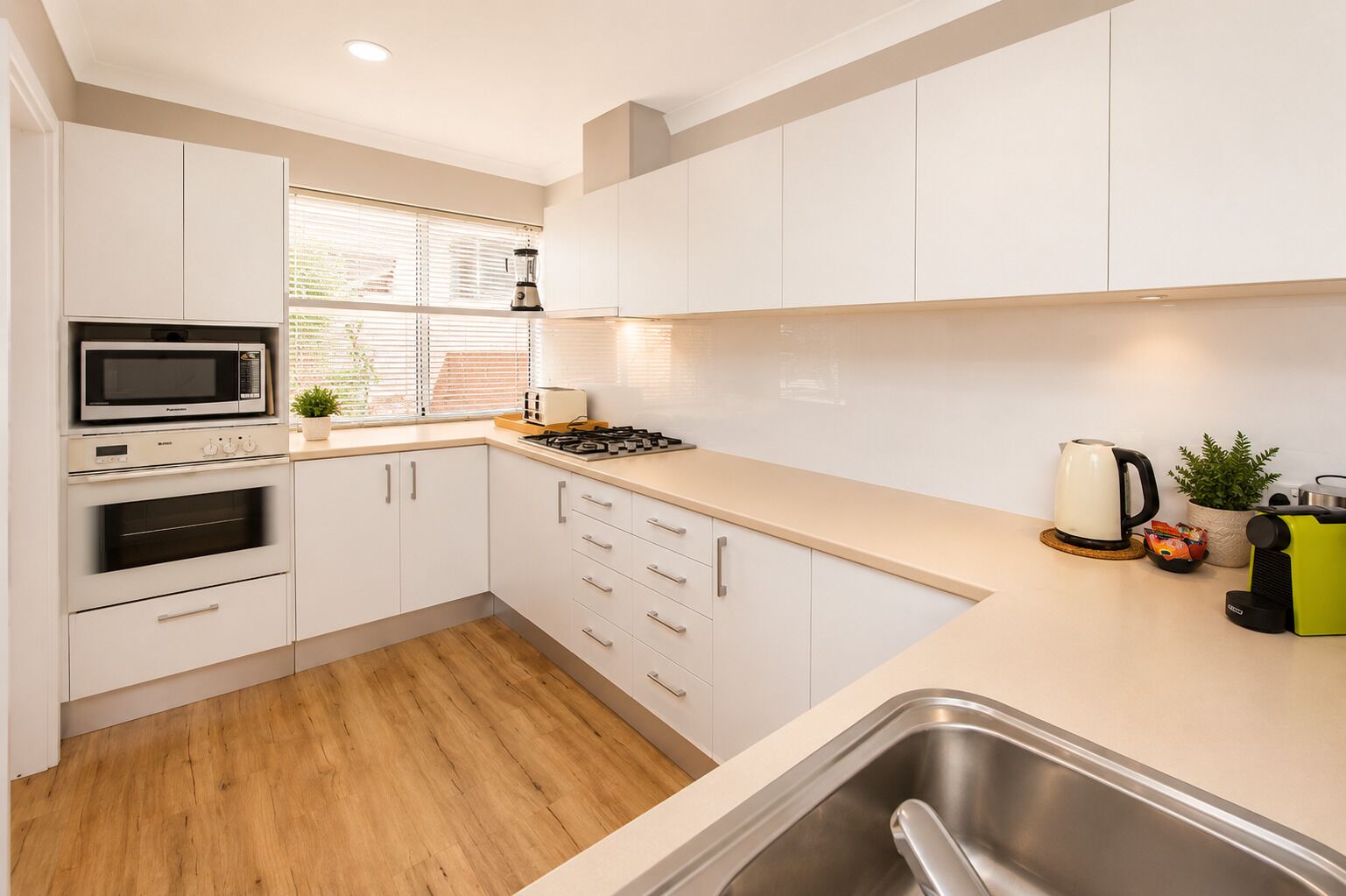 Comfort House, Multiple Beds, Non Smoking | Private kitchen | Full-sized fridge, microwave, oven, stovetop