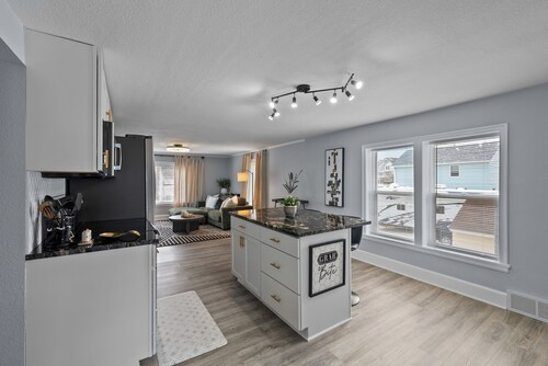 Overlook Oasis - Coastal Haven in Ellis District