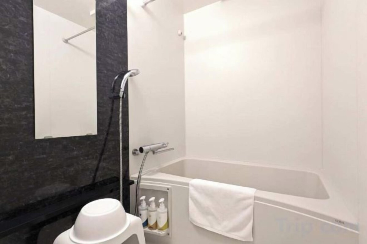 Bathroom | Separate tub and shower, deep soaking tub, free toiletries, hair dryer