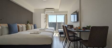 Exclusive Quadruple Room, Lanai, City View