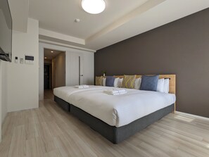 Premium bedding, desk, free WiFi, bed sheets - ESLEAD HOTEL Osaka Shinsaibashi (Osaka)