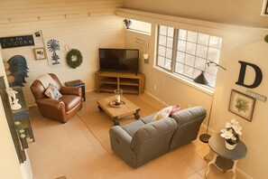 Smart TV - Farmhouse decor in Architect Gem (Albuquerque)