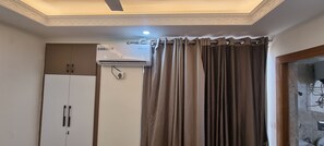 Doccia, bidet, asciugamani, sapone