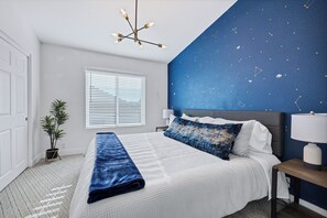 5 室のベッドルーム、旅行用ベビーベッド、WiFi、ベッドシーツ