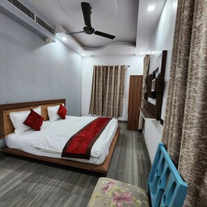 1 bedroom - Charming 1-bedroom hotel in Daryaganj,New Delhi with AC (New Delhi)