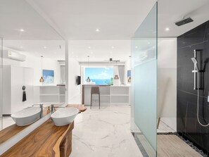 Villa, Meerblick | Badezimmer