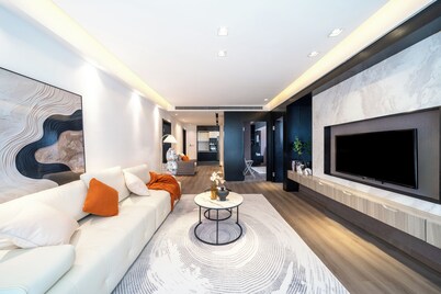 Sunny Abode 3Bedroom Located in Huangpu and 100 meters from the subway station