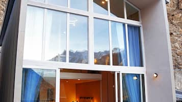 Presidential Room, Balcony, Lake View