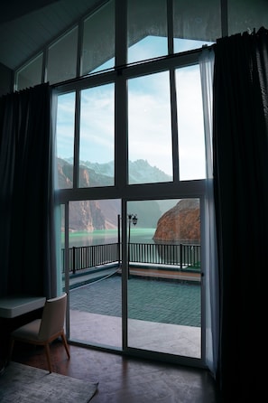 Presidential Room, Balcony, Lake View