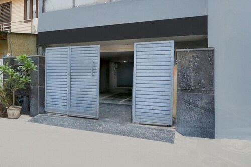 Super Townhouse Shahdara Near Yamuna Sports Complex