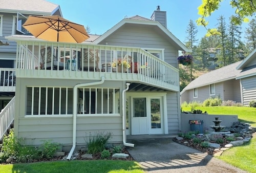 Cozy Mountain Retreat; Glacier National Park & Flathead Lake Escape!