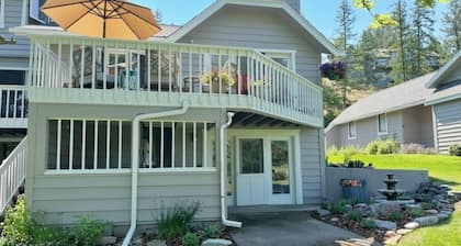 Cozy Mountain Retreat; Glacier National Park & Flathead Lake Escape!