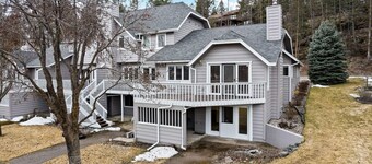 Eagles Nest, Cozy, Newly remodeled; walk to lake; short drive to Glacier Park