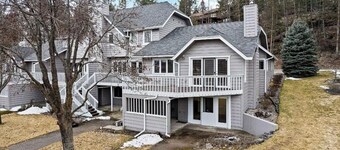 Cozy Mountain Retreat; Glacier National Park & Flathead Lake Escape!