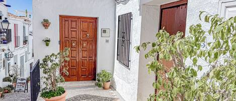 تفاصيل الفندق من الخارج