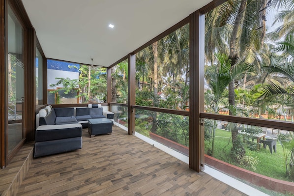 Coin salon dans le hall