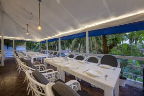 Café da manhã com buffet todos os dias mediante uma taxa
