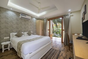 Bureau, rideaux occultants, fer et planche à repasser, Wi-Fi gratuit