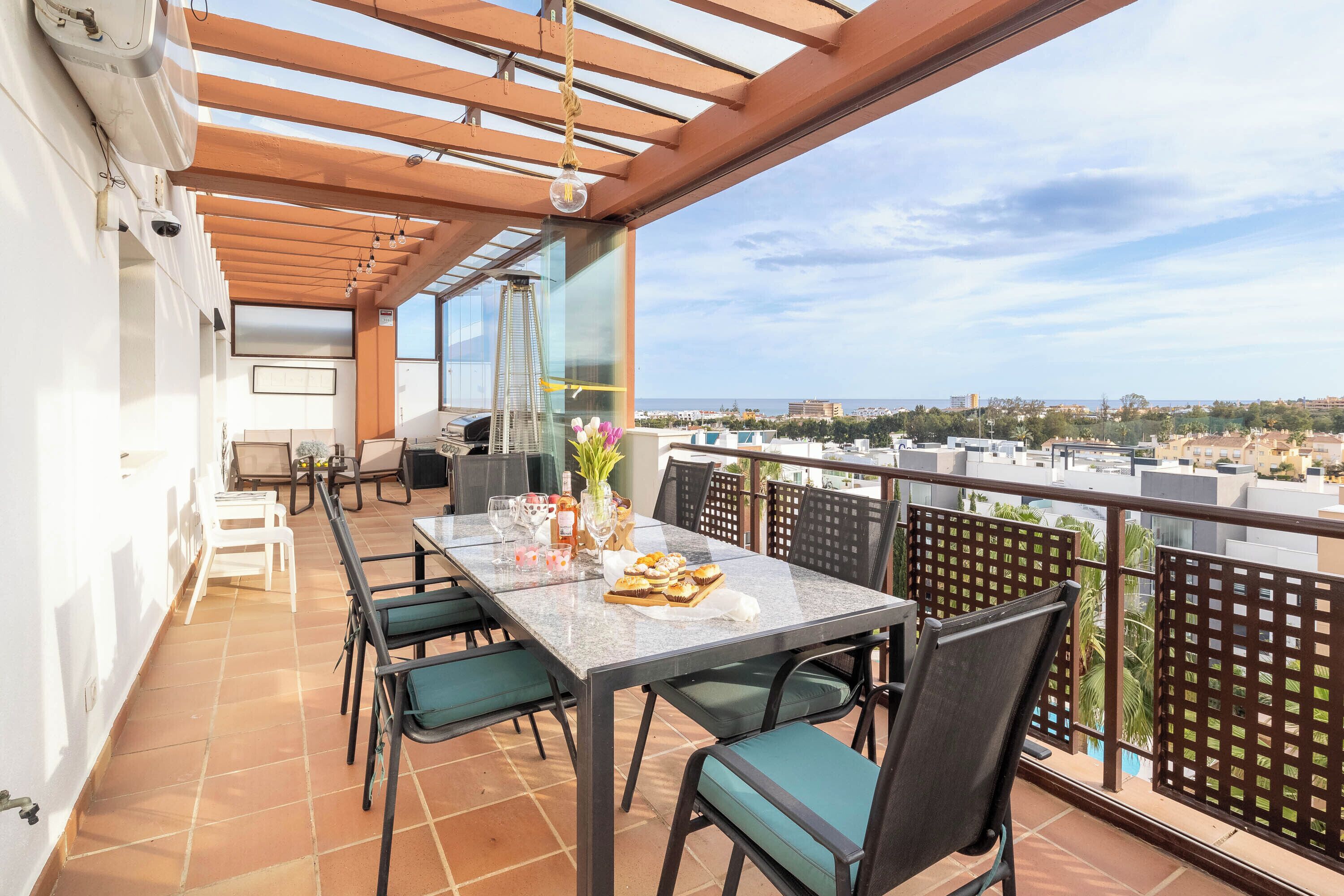 Family Penthouse, Multiple Bedrooms, 2 Bathrooms (Luxury Cala Blanca Walking To Beach) | Outdoor dining