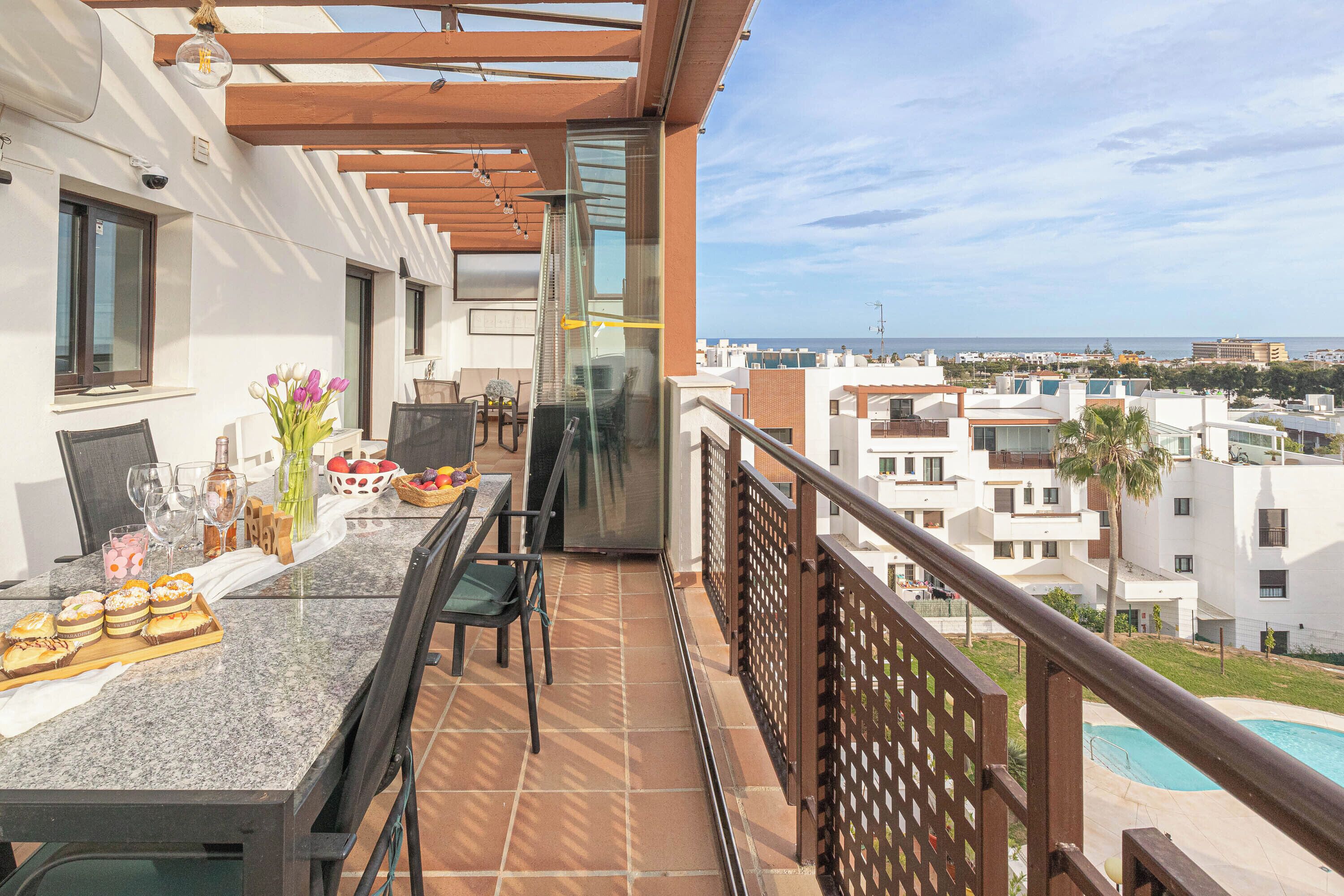 Cobertura família, vários quartos, 2 banheiros (Luxury Cala Blanca Walking To Beach) | Terraço na cobertura