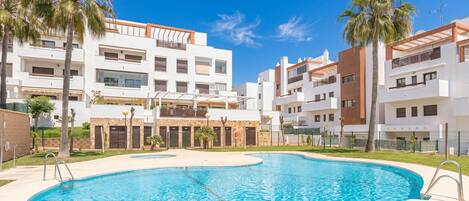 Penthouse Familial, plusieurs chambres, 2 salles de bains (Luxury Cala Blanca Walking To Beach) | Piscine